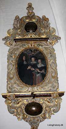 Peder Jessen 1683 Farver og r�dmand Peder Jessen, f.1642 d. 1712, med to hustruer Maria Keggeben, f. 1645 d. 1677, og Maria Lassin....