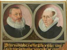 PICT9952 Borgmester Lauritz Peders�n M�nboe og hustru Anne Christensdatter. Anbragt bag pr�stens plads p� pr�dikestolen.
