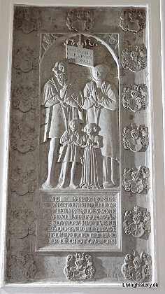 Eiler R�nnow og Anne Krabbe Eiler R�nnow til Hvidkilde og F�revejle, d. 1565 som sl�gtens sidste mand. Hustru Anne Tygesdatter Krabbe f. 1509 d....