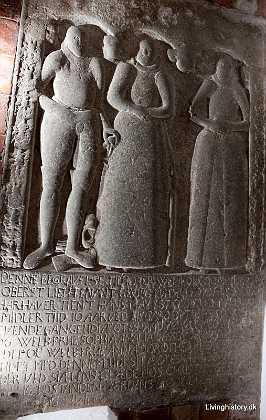 Ukendt samt Georg Mohr Eiler Axelsen Kruchow til �rslevg�rd og Burs�. Landsdommer p� Lolland - d. 1621. Hustru Margrete Falster, d. 1613. Deres...