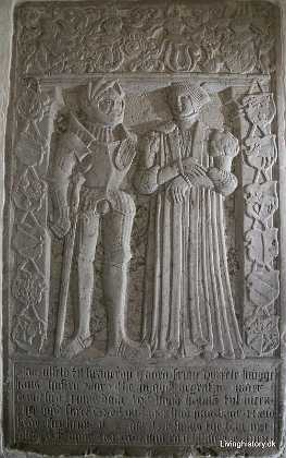 Claus Ulfeldt og Dorthe Lunge Claus Ulfeld, d. 1566, til Elmelunde beseglede 1536 Recessen. Hustru Dorthe Ovesdatter Lunge, d. 1554 Roskilde stift...