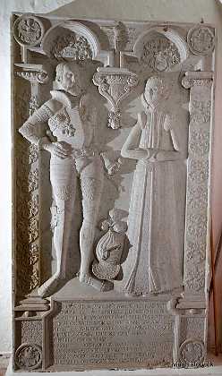 Christen Munk og Anne Skram Christen Munk til Gjessingg�rd m.m., d. 1612 Hustru Anne EriksdatterSkram (Fasti) f. 1540, d. 1612 Gravstenen er fra...