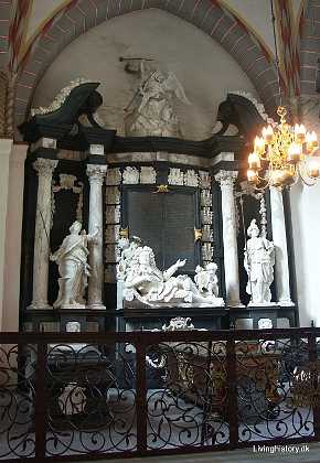 Marcus Goye Marcus G�ye f. 1635 d. 1698. Billedhugger Thomas Quillinus. F�rdigt i 1700. 1690-99 Roskilde stift