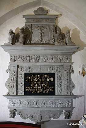 Christoffer Urne og Kirsten Lykke Christoffer Urne til Ryg�rd, d. 1566 Hustru Kirsten Pedersdatter Lykke Fyens stift 1590-99